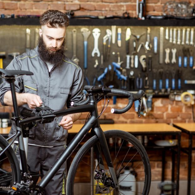 Fahrradservice im Frühling: Bremsen, Kette und Beleuchtung