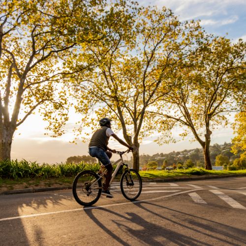 Ab wann darf man E-Bike fahren? Mythen, Wissenswertes (einfach erklärt)